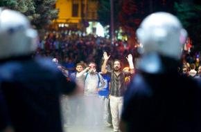 Thousands of protesters respond to police efforts to evict the Gezi Park encampment